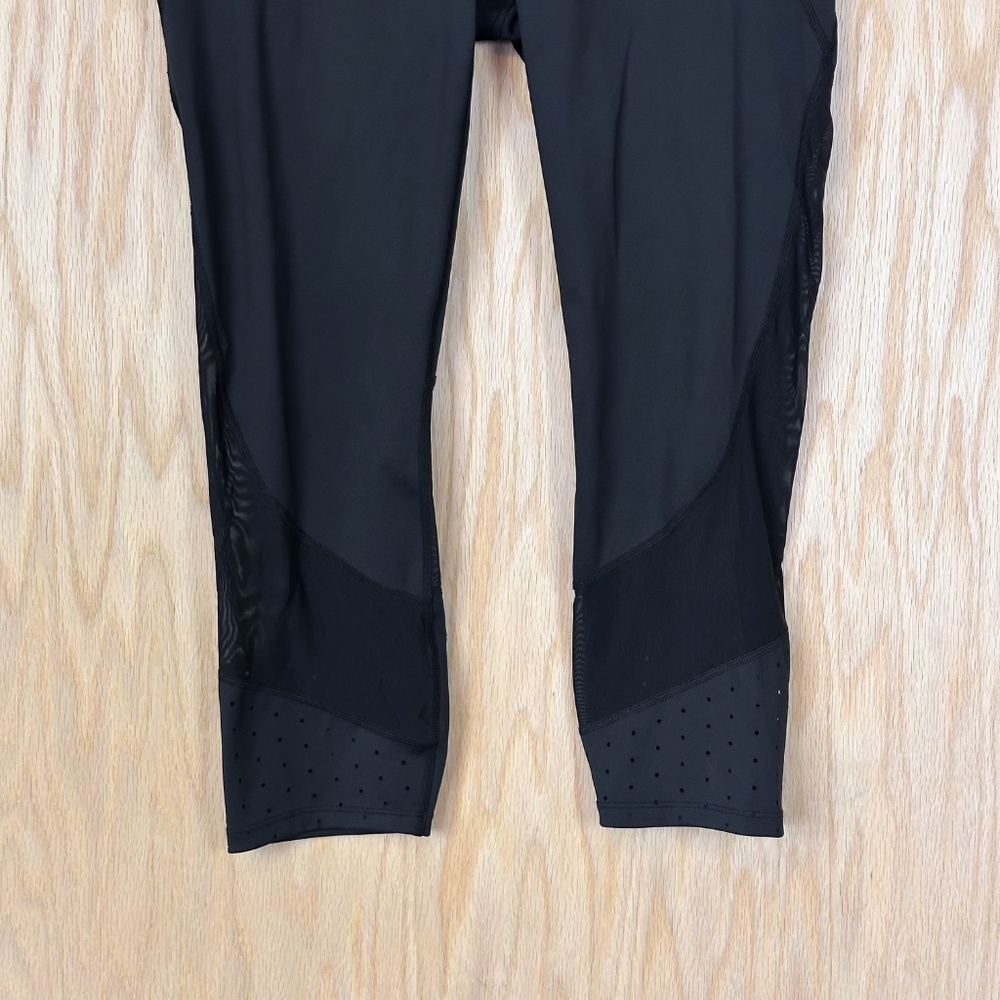 Athleta Laser Mesh Sonar Capri - Picture 6 of 12